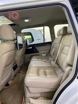 تۆیۆتا لاند کروزەر